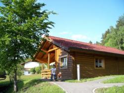 Aussenansicht vom Blockhaus Hedwig mit Terrasse